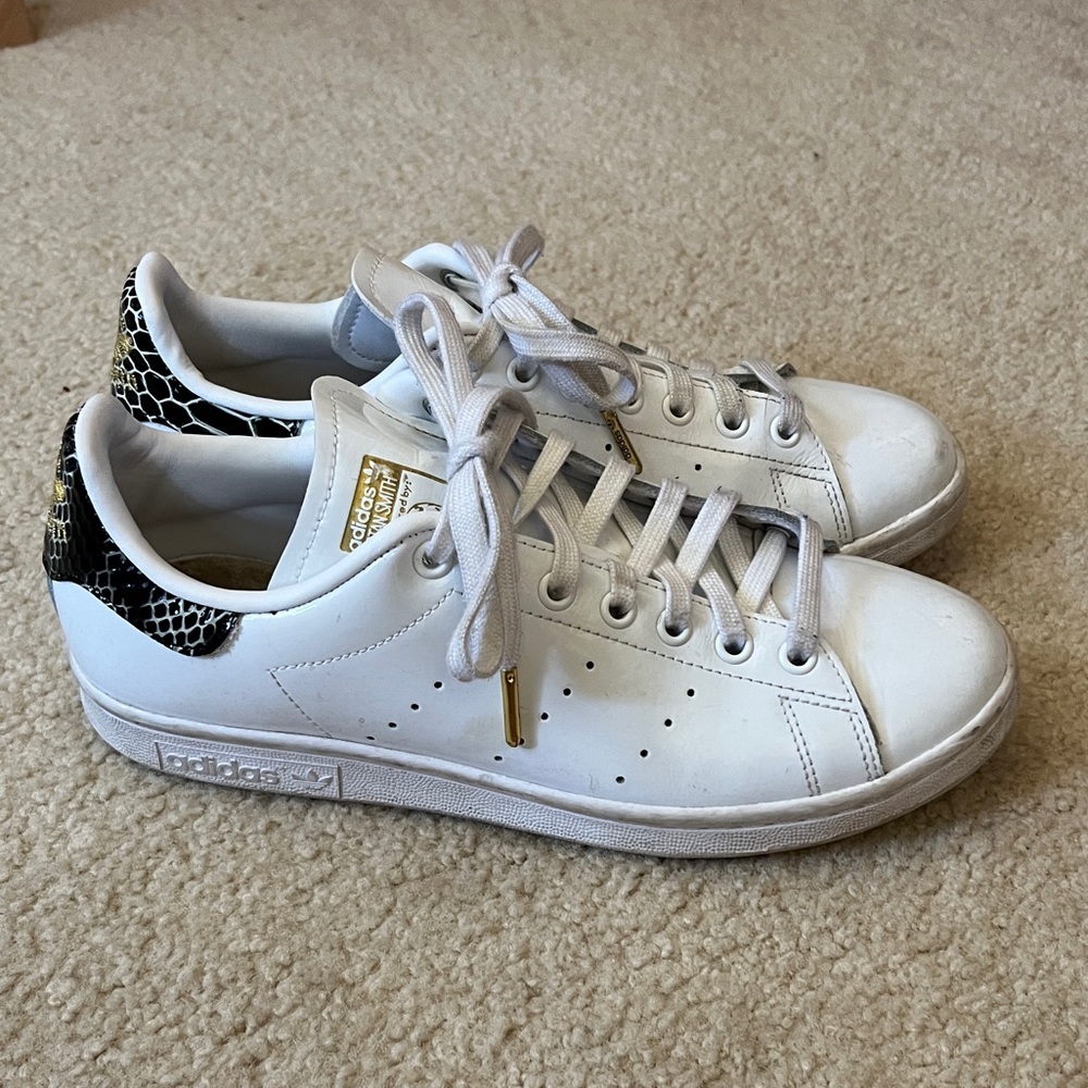 Adidas Stan Smith white patent leather with black snakeskin sneakers Size 8.5